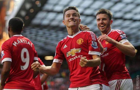 伯恩的首秀 伯恩的首秀